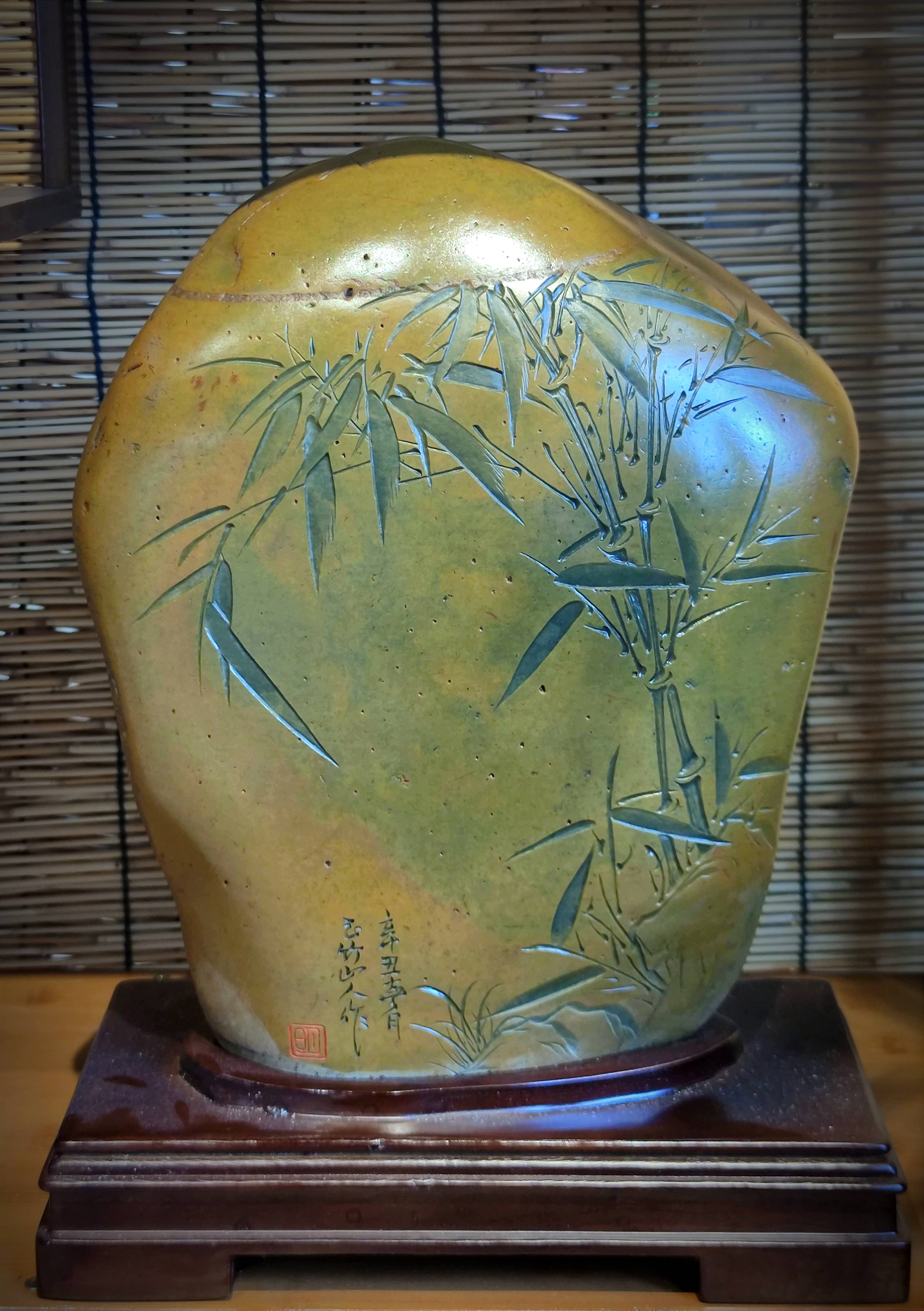 之手,一块由国画艺术,雕刻艺术,原石艺术相结合的石雕作品就此诞生了