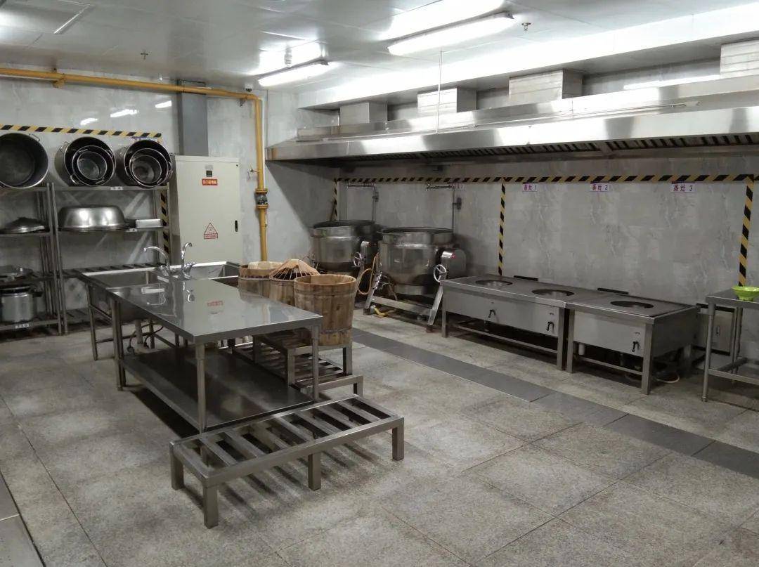 长沙学校厨房食堂如何设计通风排烟设备怎么去安装最好
