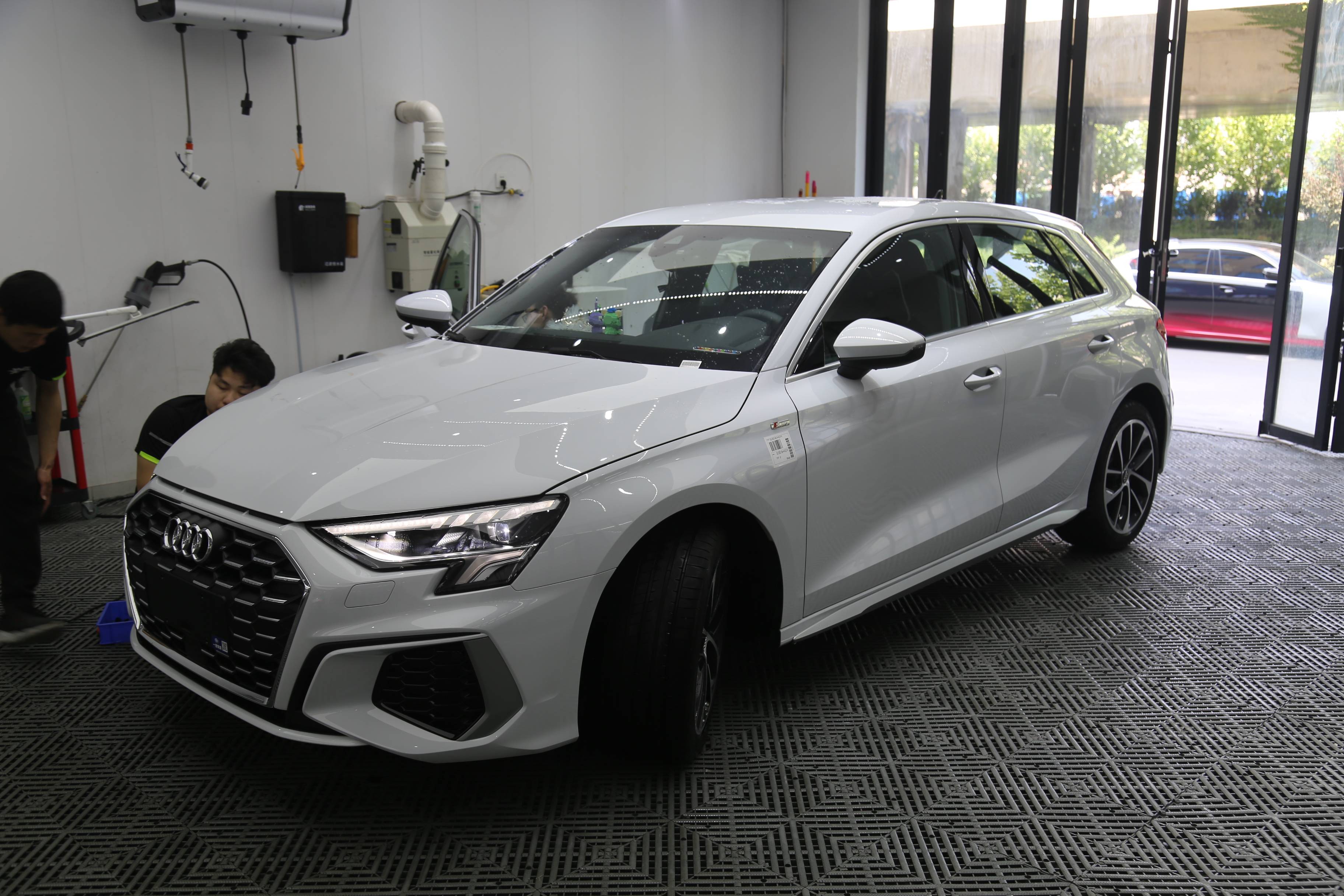 新生开场进击全场奥迪a3济南欧瑟全车改色贴膜珠光粉