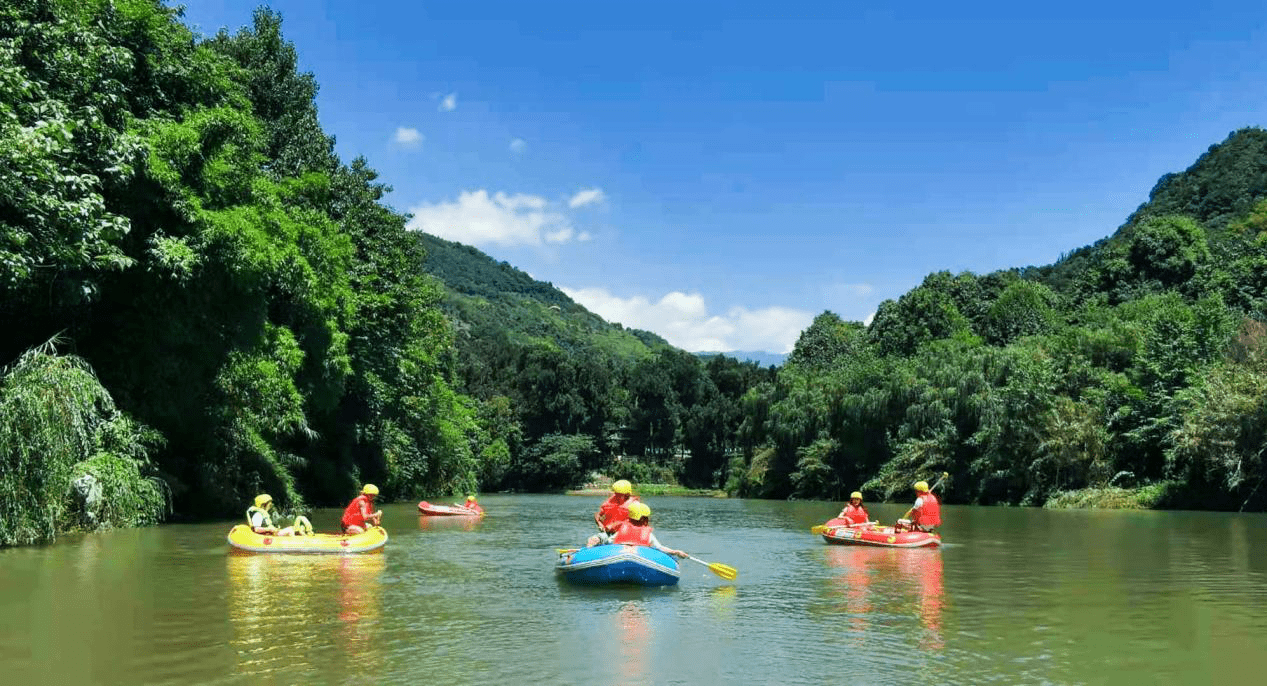 成都自驾到鹤鸣山玩丛林漂流坐竹筏一天来回旅行攻略
