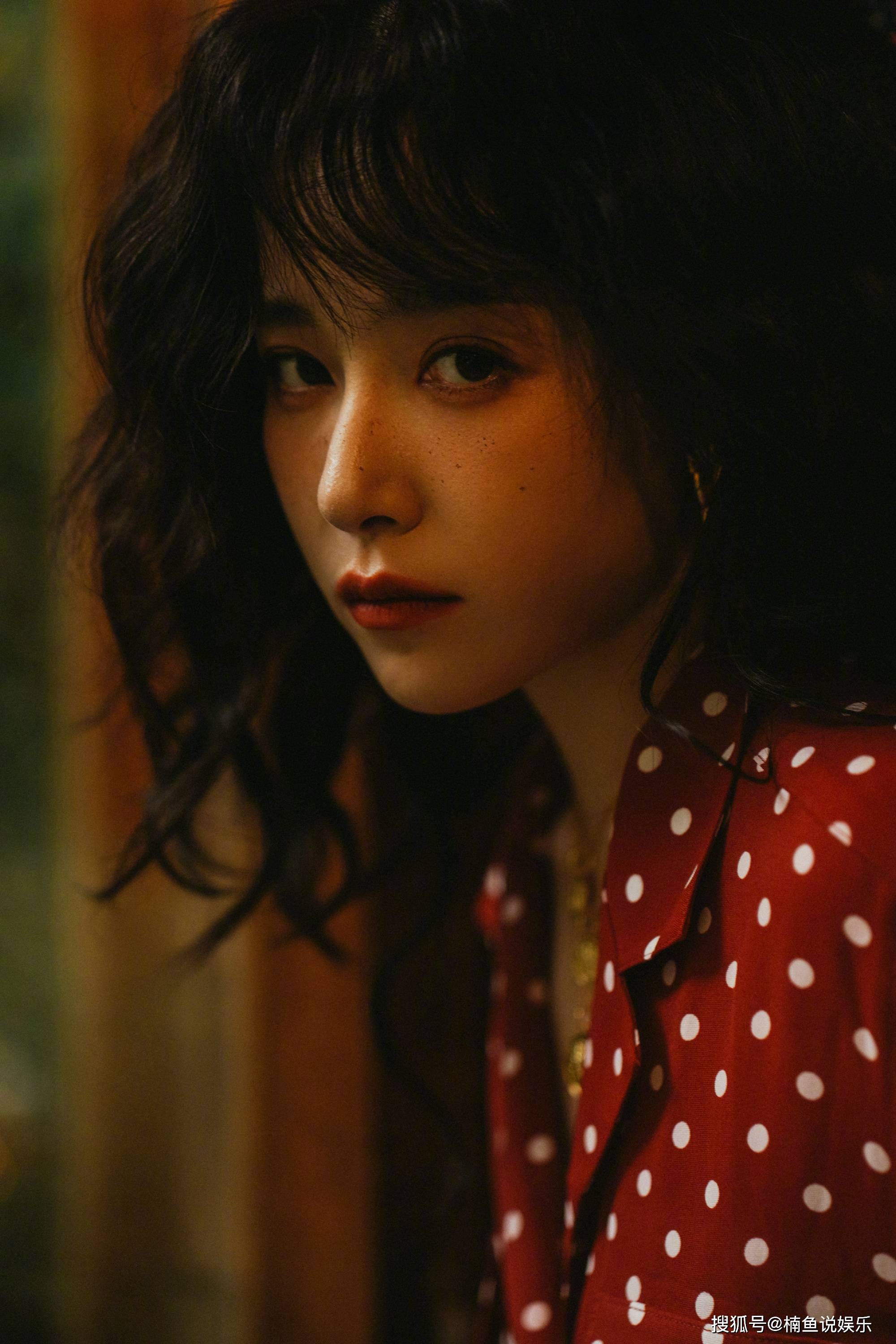 原创33岁阚清子港风写真好美泡泡发型气质冷艳一颦一笑美极了