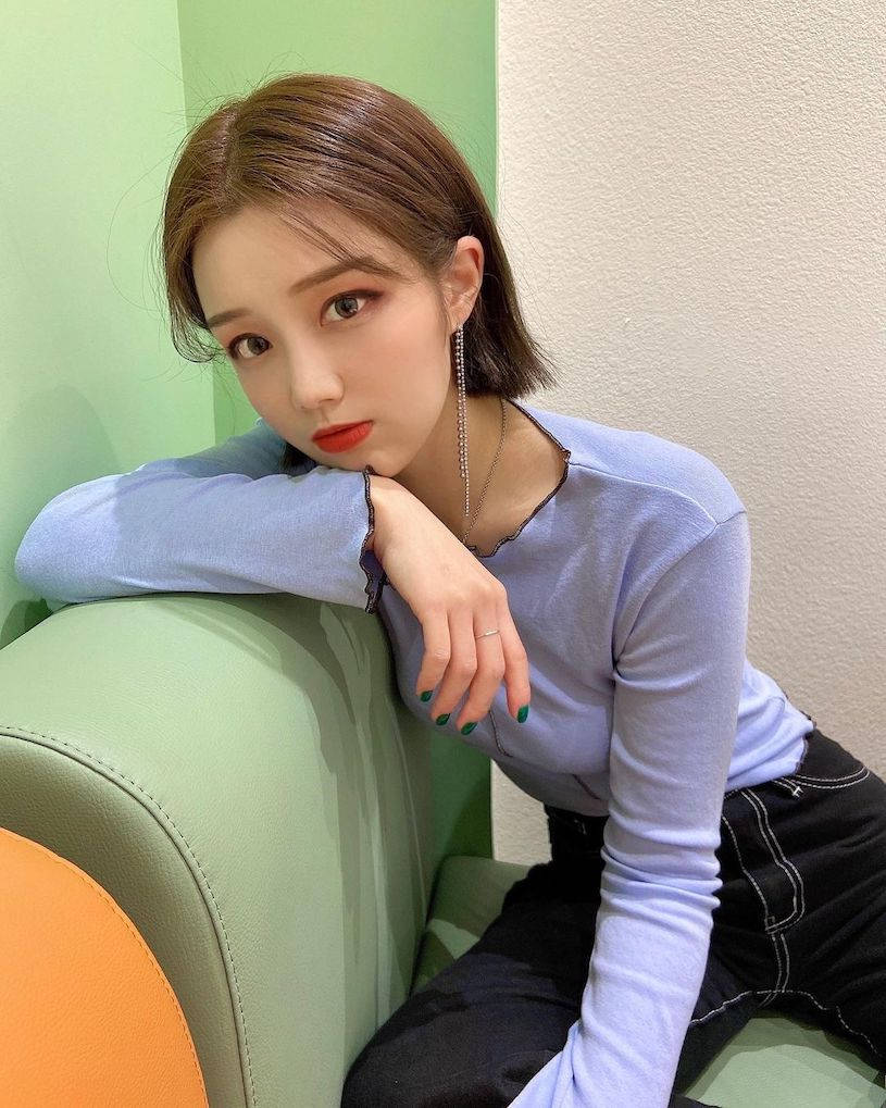 外型很萌超像漫画中的人物嘟嘴自拍曲线好优质