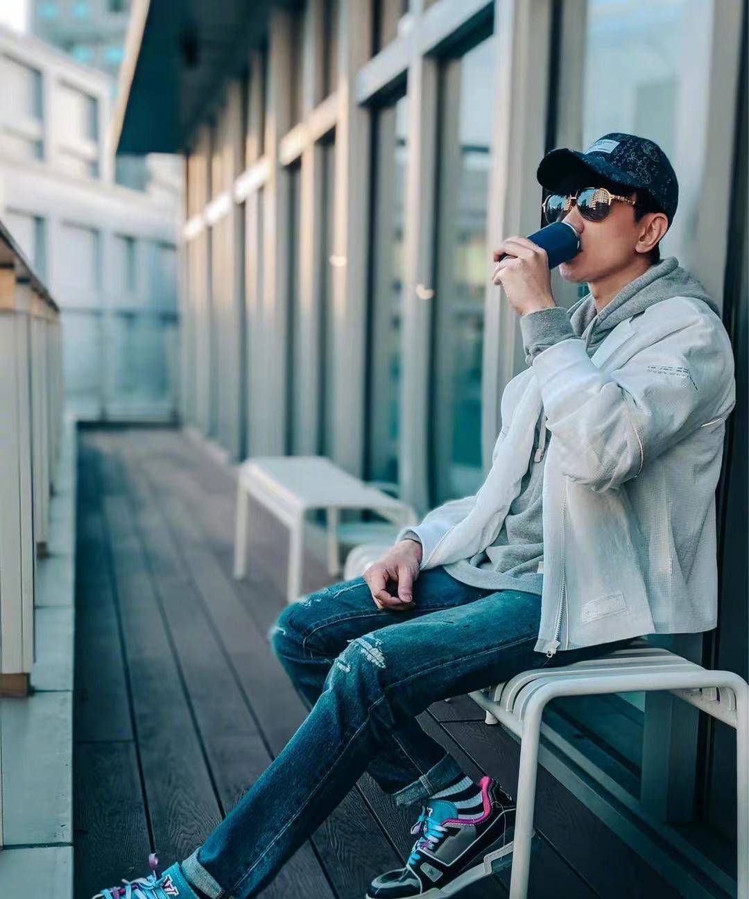 林俊杰这一身男生穿搭看着简单其实挺高级的很帅很阳光