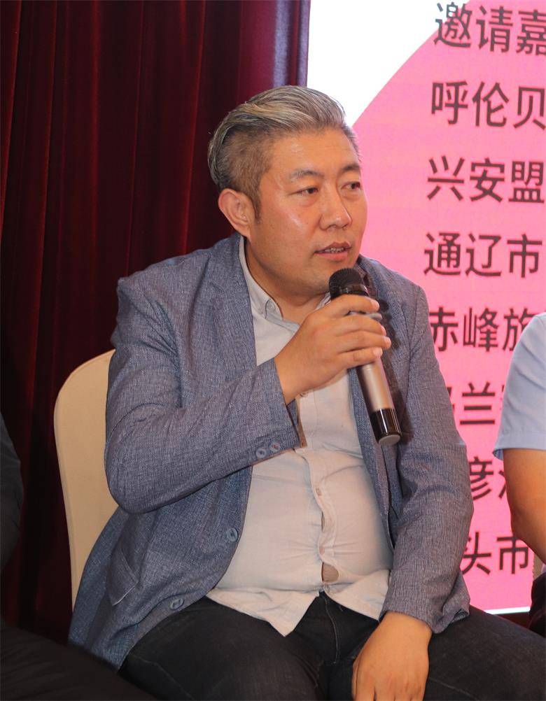 包头市餐饮协会会长王玺巴彦淖尔市餐饮与饭店行业协会秘书长王秉治据