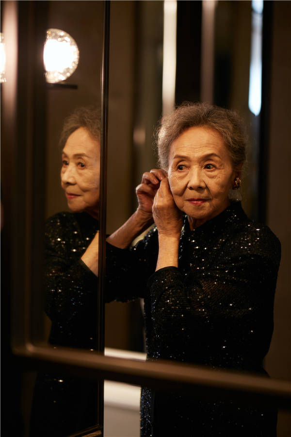 国民奶奶吴彦姝亮相嘉人红毯 为知名商业女性颁奖_气质