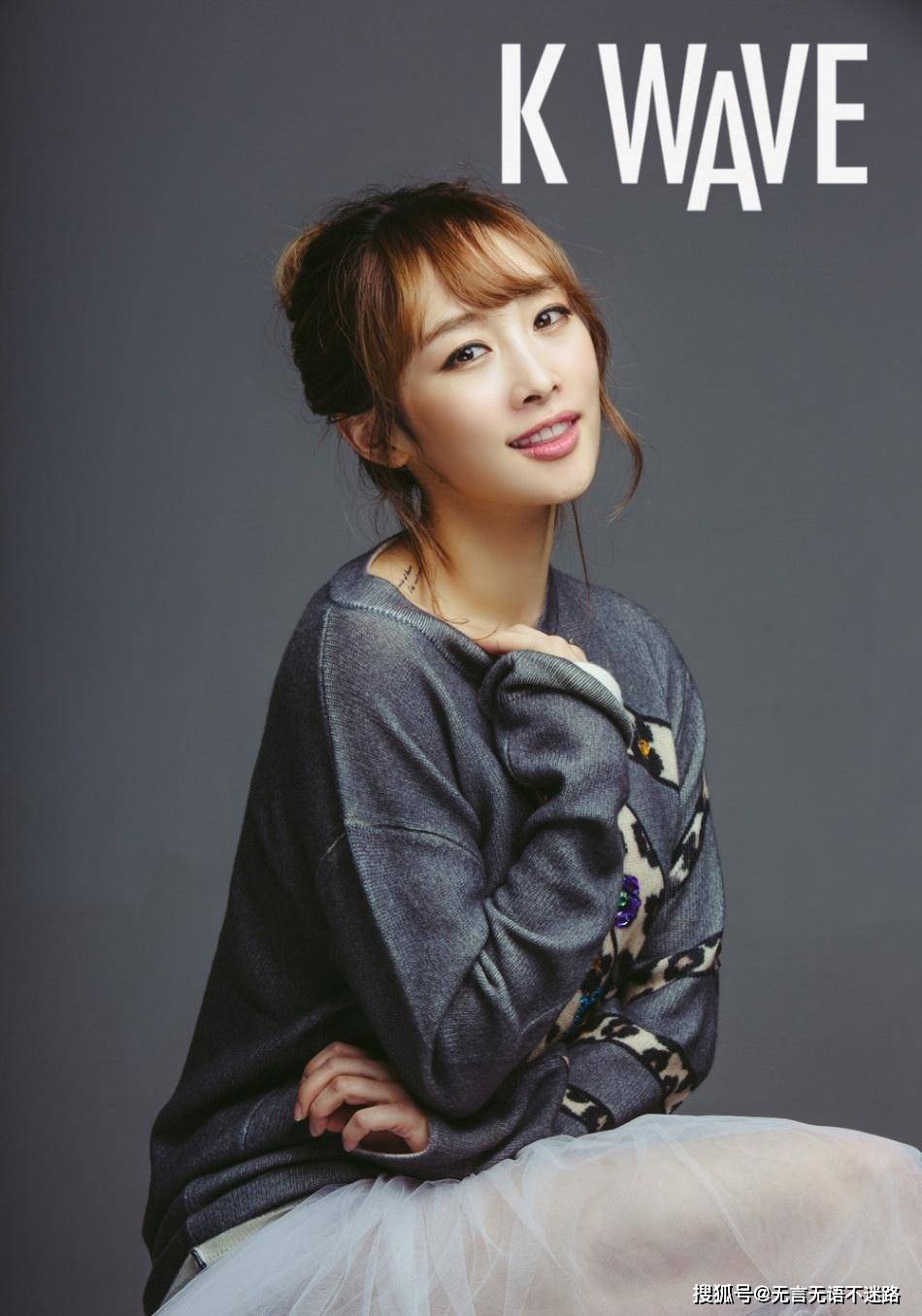 韩星郑妮可四次元的妹子扎着双马尾青春活力十足