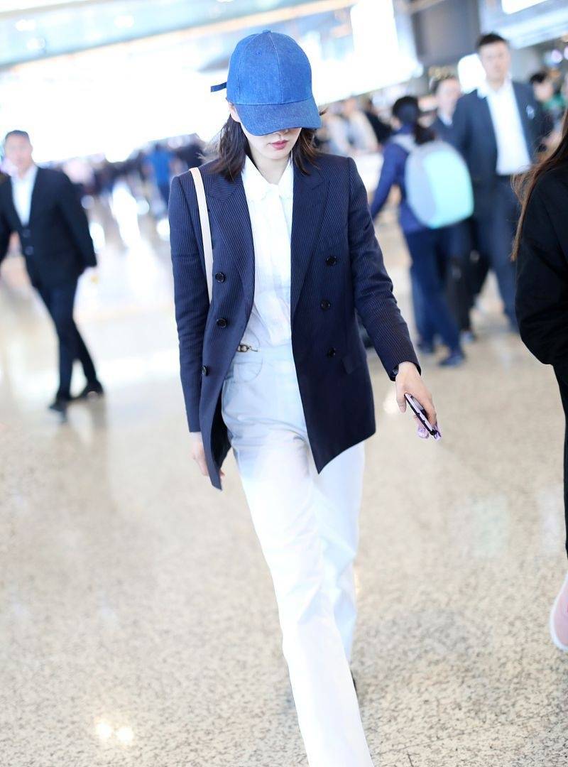 刘诗诗开春职业装太美,穿西服用"名媛穿搭法",a飒不失女人味_西装