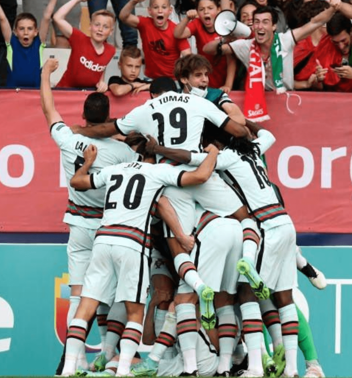 欧青赛-葡萄牙1-0淘汰西班牙德国2-1荷兰晋级决赛_右脚