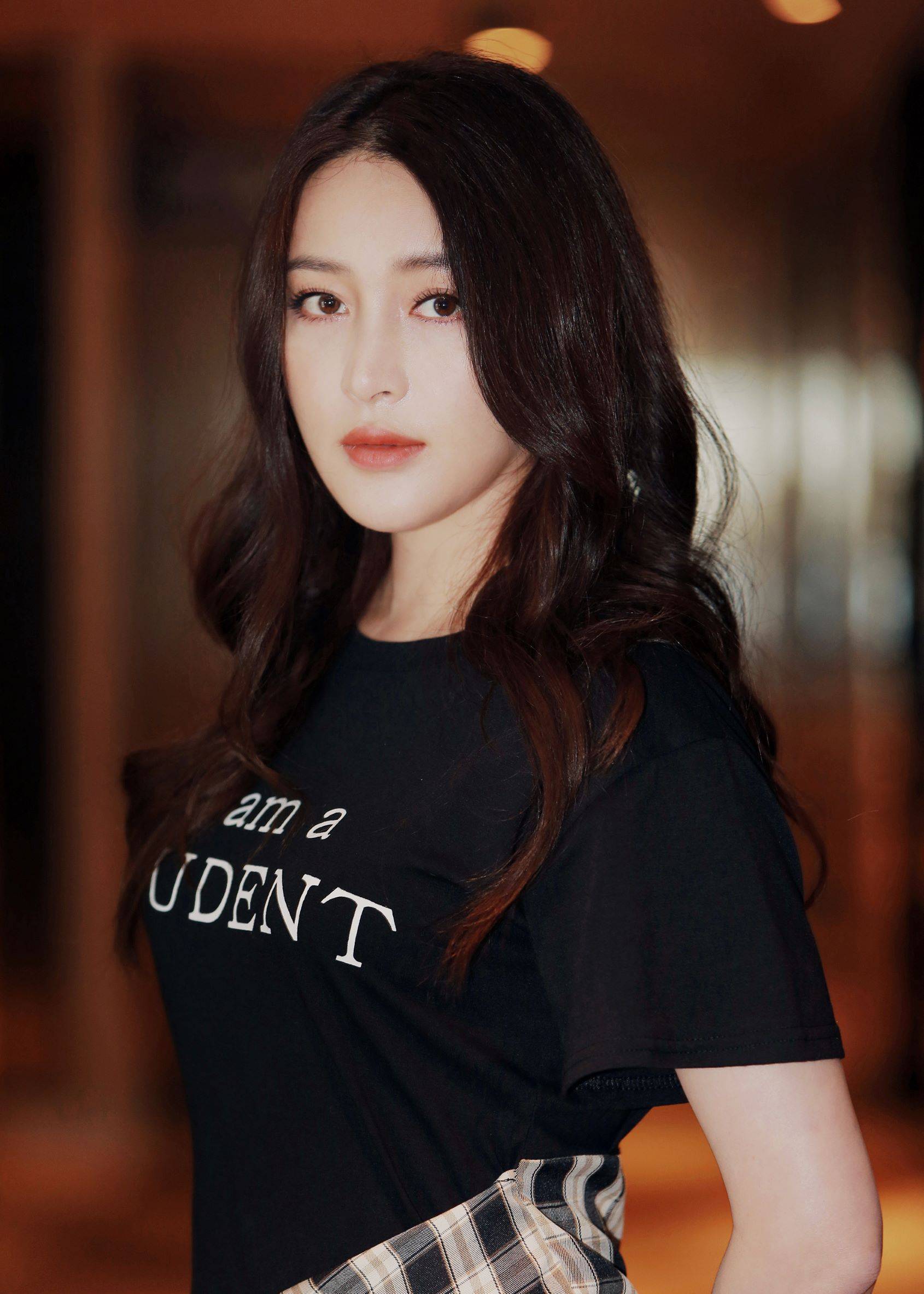 甘婷婷出席发布会 演绎小人物大情怀