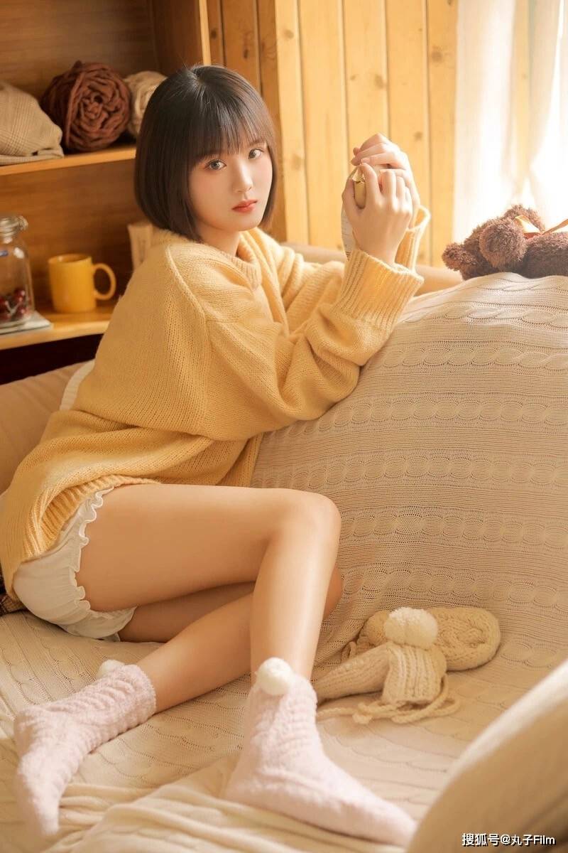 性感美女时尚写真：短发少女萝莉短裤大长腿，清纯甜美可爱迷人！_手机搜狐网