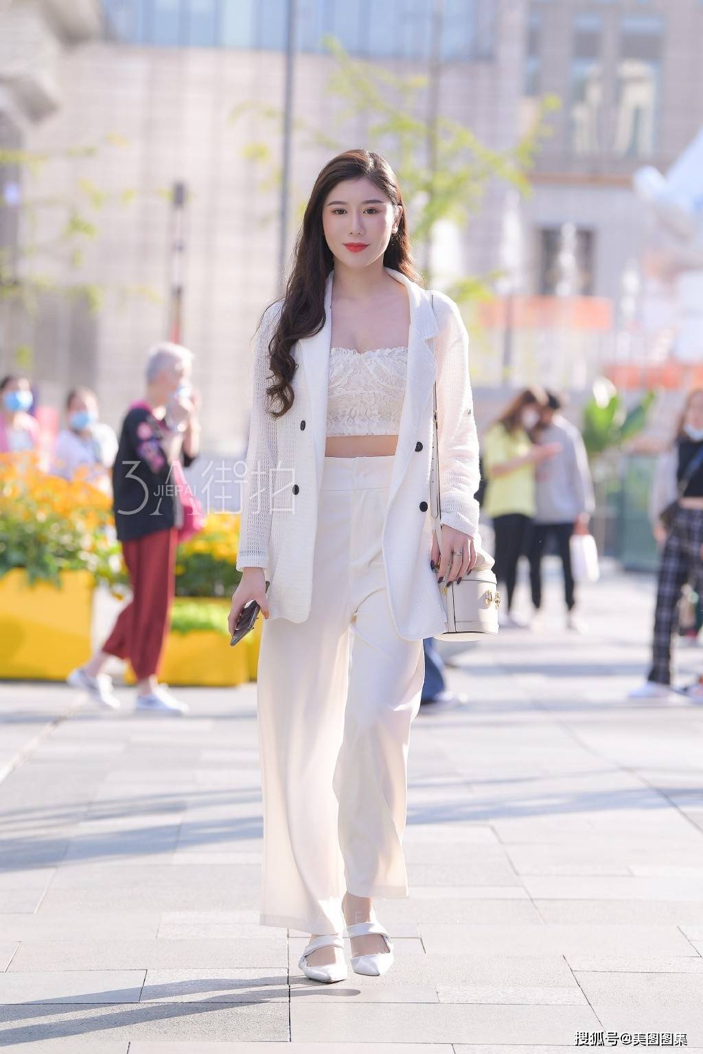 怎么样穿搭好看显白 7de34a8407c04e8ab249de8f8725b0a1.jpeg