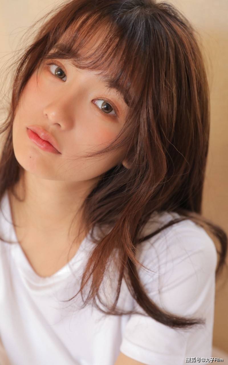 性感美女时尚写真邻家小妹杏眸含水娇媚女生清纯甜美可爱迷人