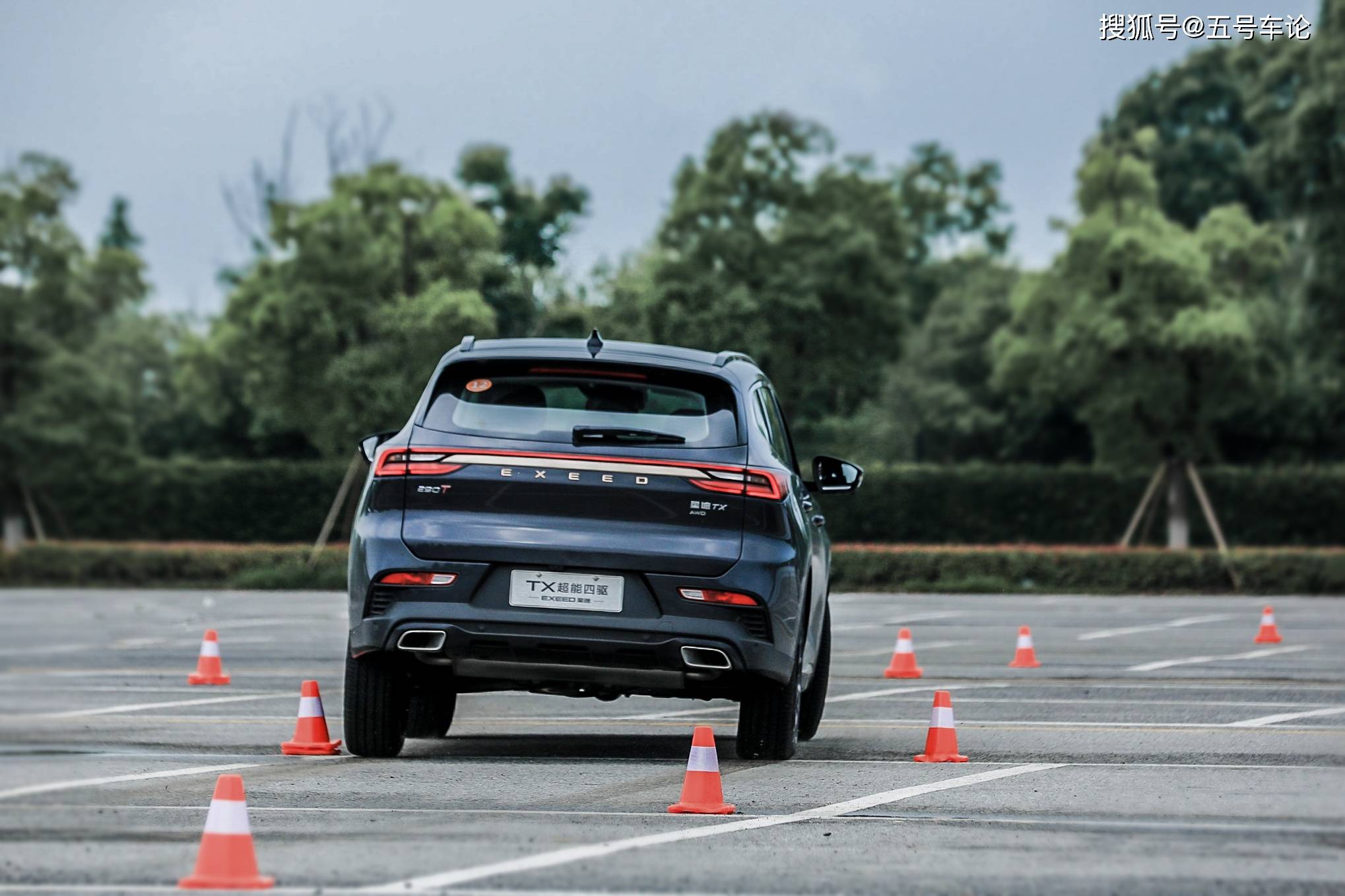 挑战麋鹿测试与金卡纳赛道这名理工男成绩如何