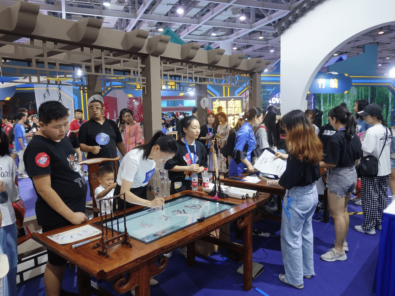 智能书法台0202让普通毛笔实现在电子屏幕上自由书写