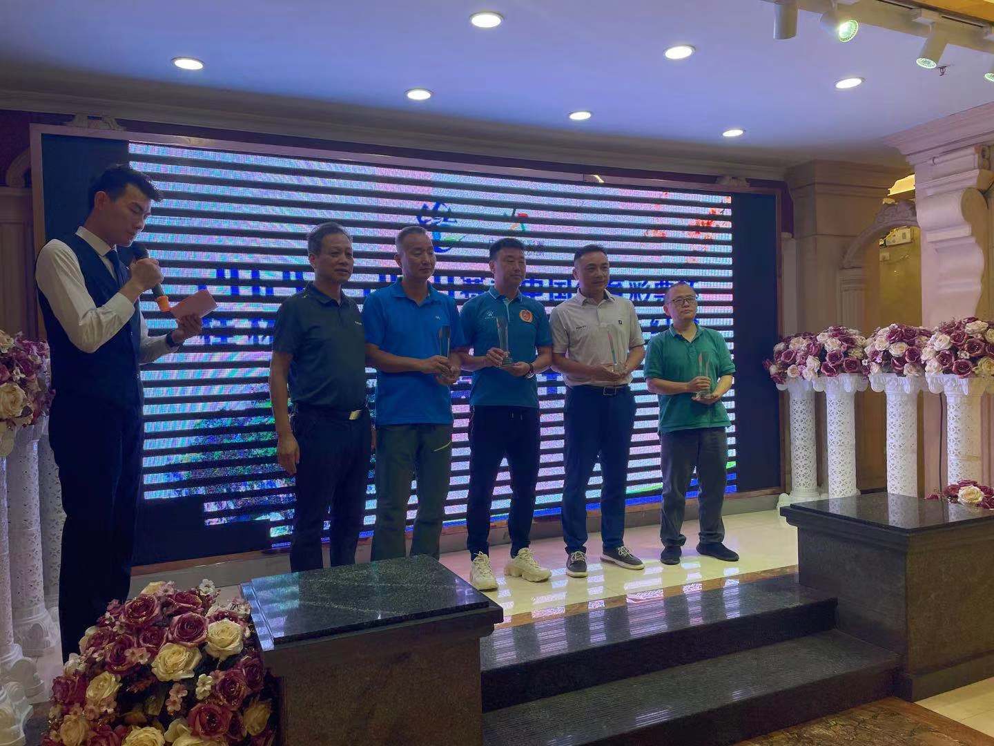 第十届桂林城市足球联赛落幕 四家俱乐部获颁十年贡献奖_天龙