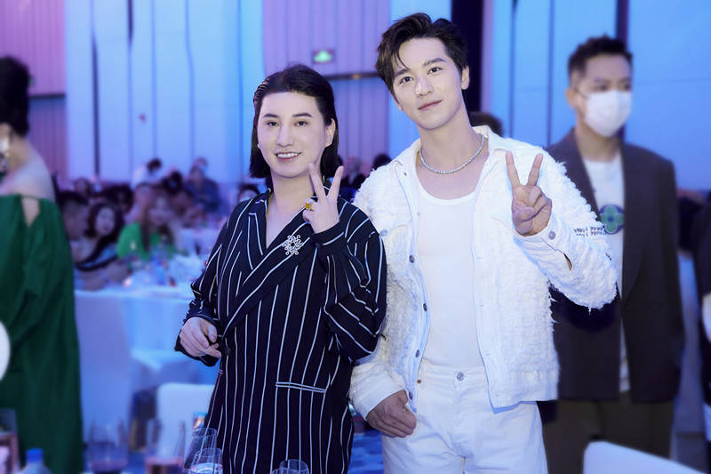 郑善方携品牌活氣麗冠名仙境之夜群星汇聚wonderland颁奖盛典