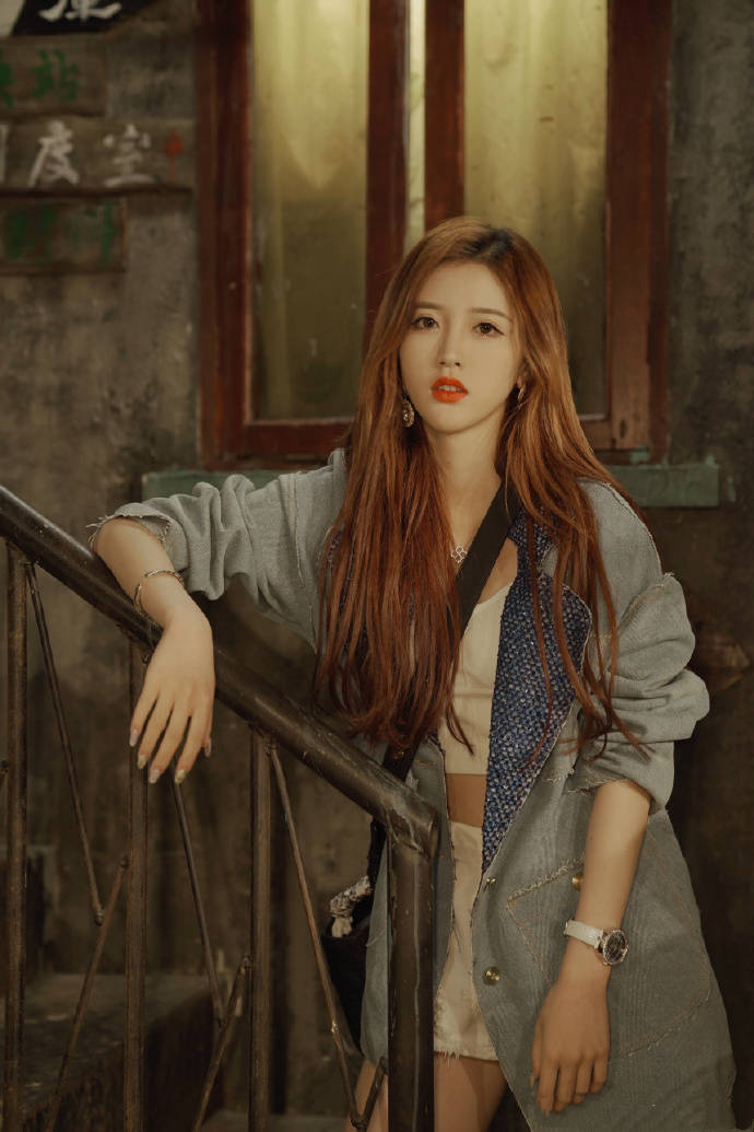 樱桃少女梦幻笑颜如小说中的精灵纤细曼妙的体态没有一丝赘肉