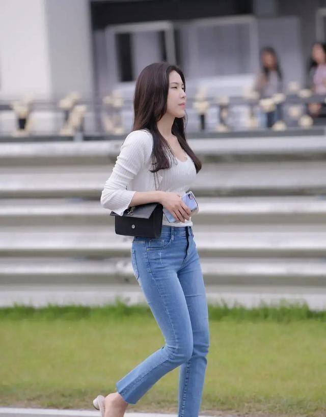 怎么穿显腿长让人眼前一亮 490dd03e3c7844f882cf49b28afba8f6.jpeg