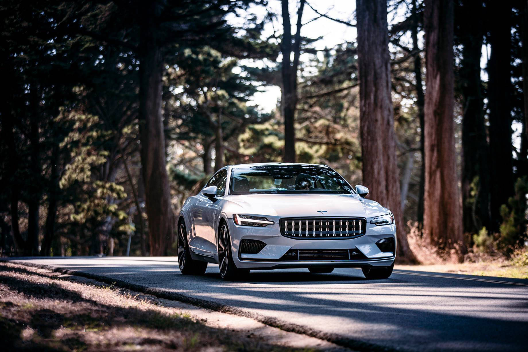 极星沃尔沃与飞行器碳纤维车身来自北欧顶级车厂的极简主义