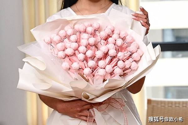 388元的糖果花束男友嫌貴不願意買要不要分手