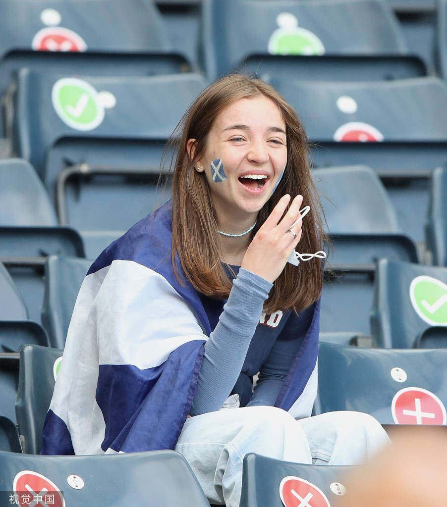 高清图欧洲杯苏格兰vs捷克女球迷清纯可爱