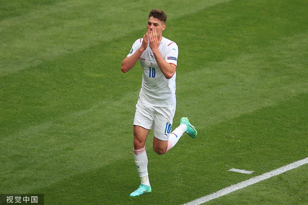 1/ 12 北京时间6月14日21时,欧洲杯小组赛第1轮d组的比赛继续进行