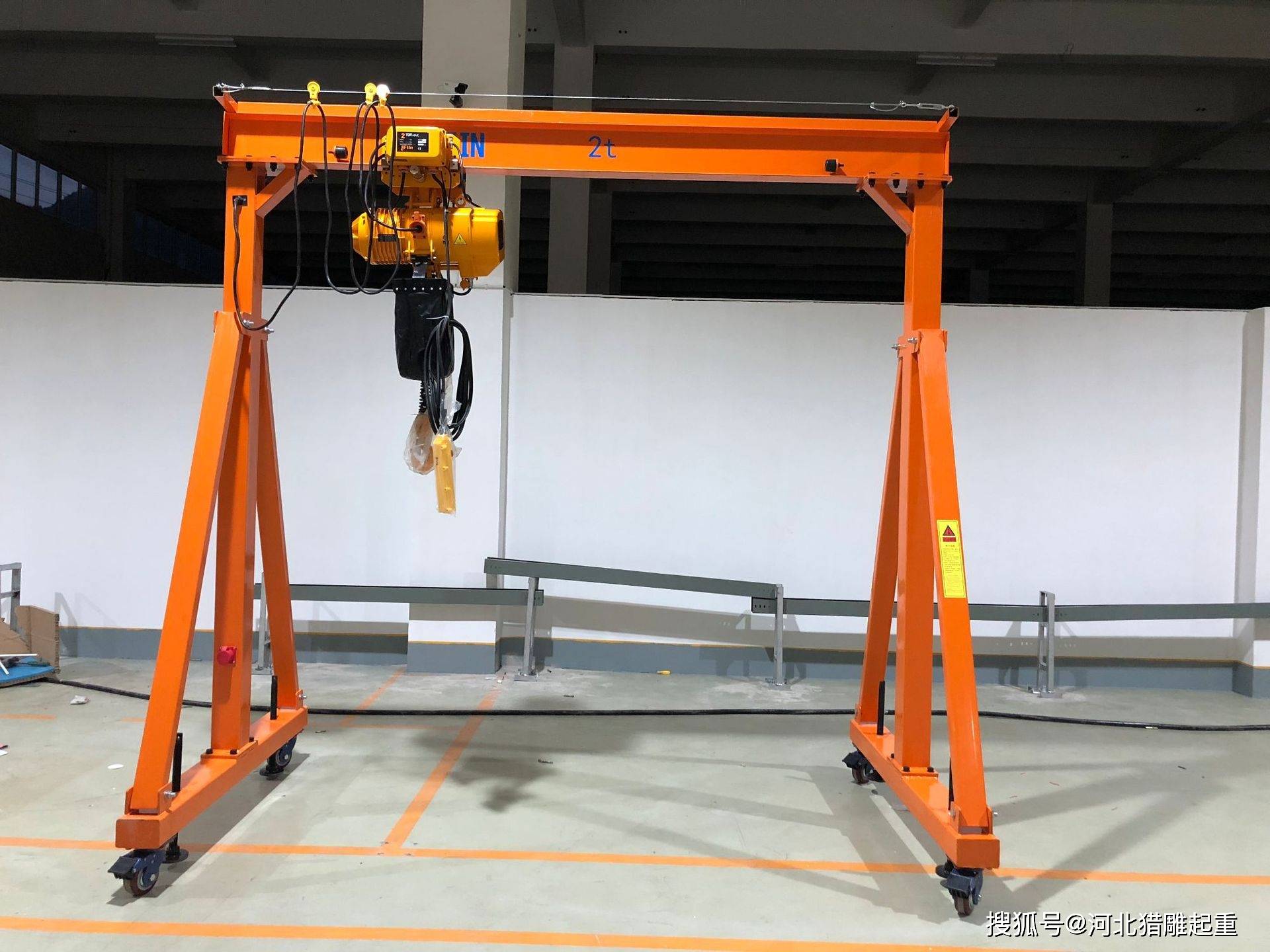 小型龙门吊滑线槽高度有什么具体要求