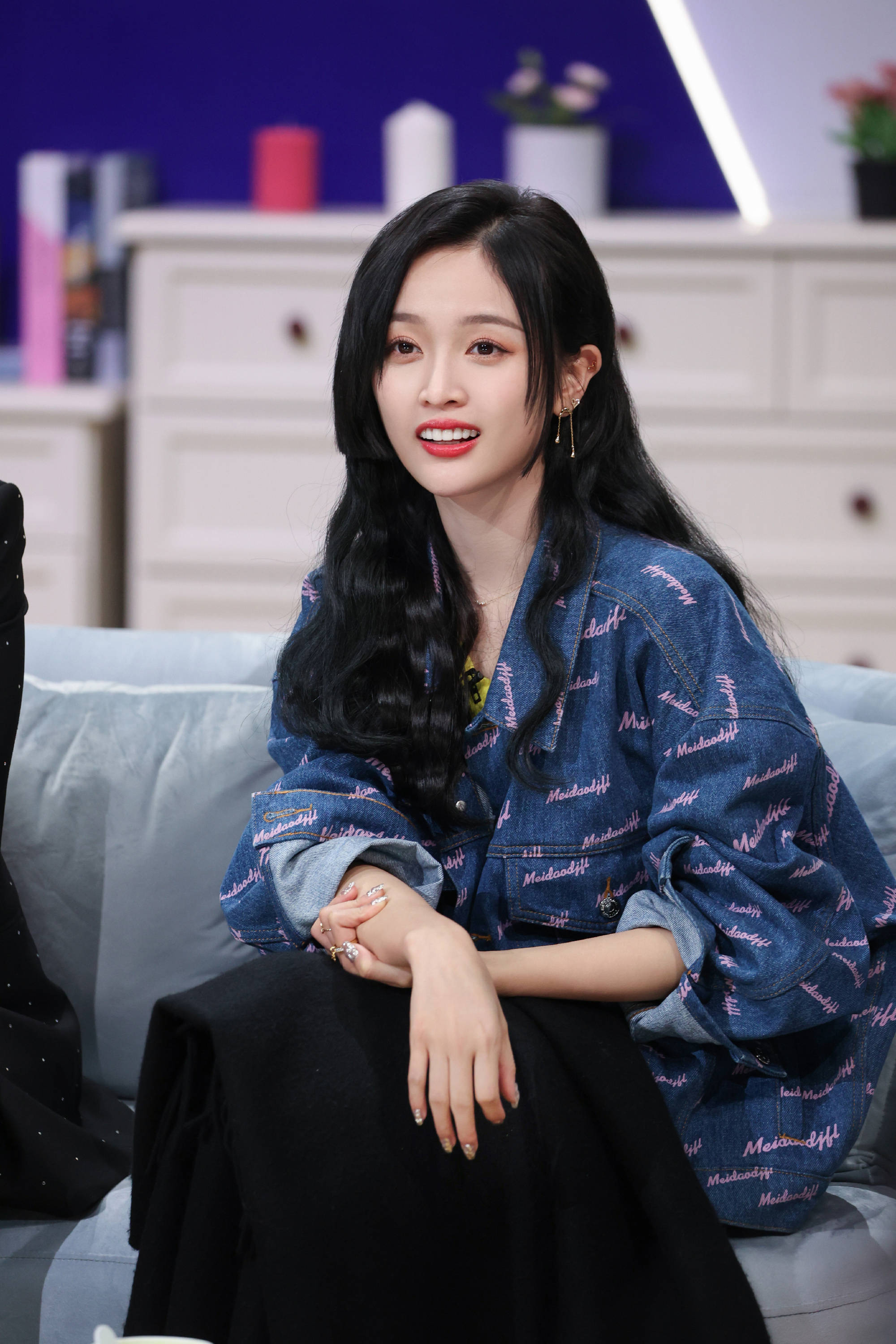 "吴宣仪和弟弟在社会上没有血缘关系",姐姐三观好正_宇宙少女