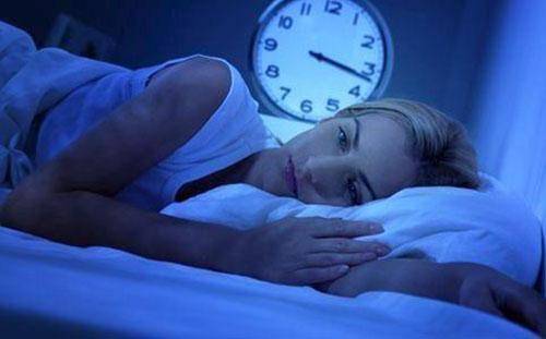 2,晚上失眠睡不着——大多数心肝问题,表现症状:头晕目眩,耳鸣,容易
