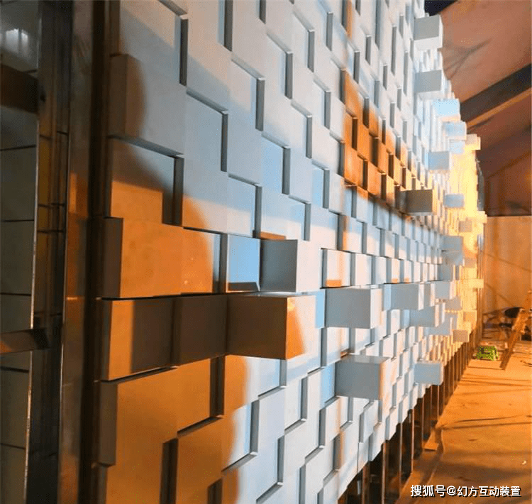 机械矩阵墙,来自钢铁的迷宫_方块