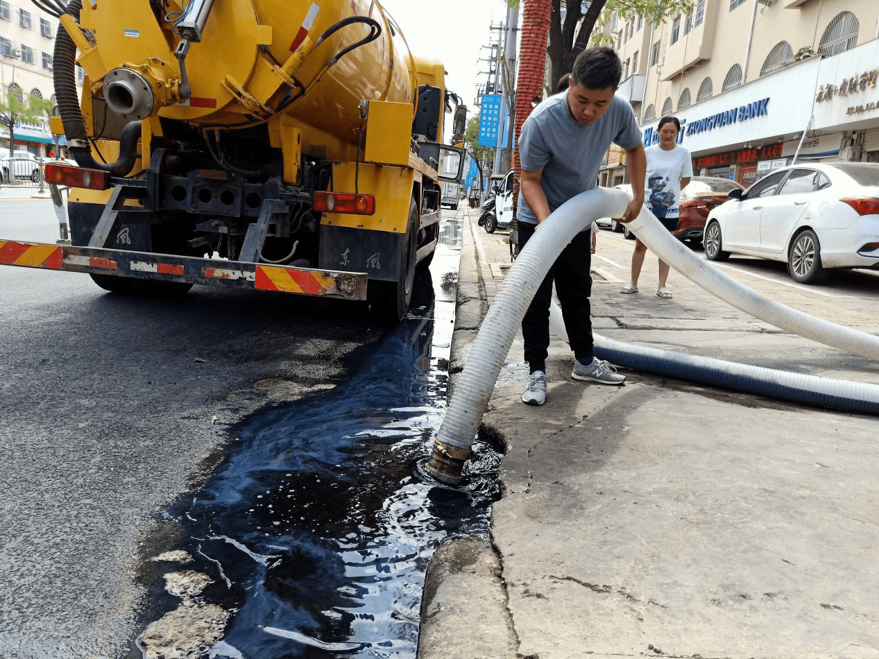 "标"再治"本" 12345联合市城管局市政科处理】为彻底解决该处管道淤堵