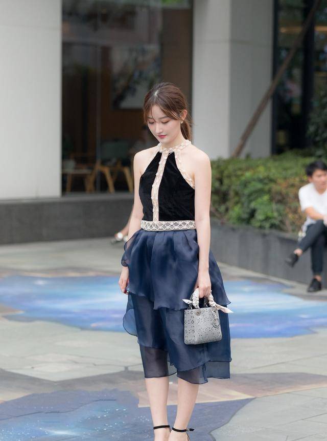 假期所剩不多趁着放假的好时光穿上你美美的衣服出发吧