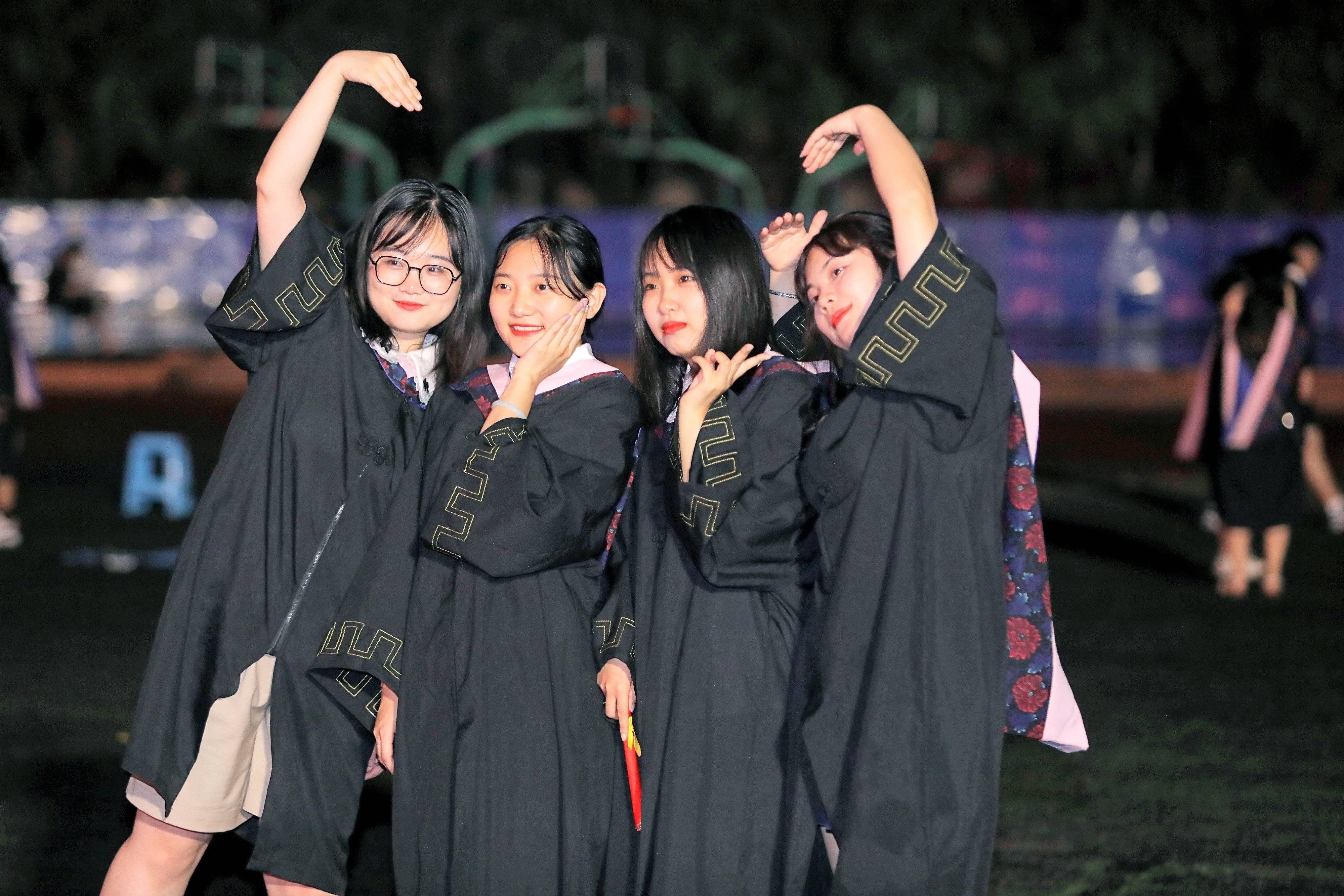 四川师范大学2021毕业典礼暨学位授予仪式_校园