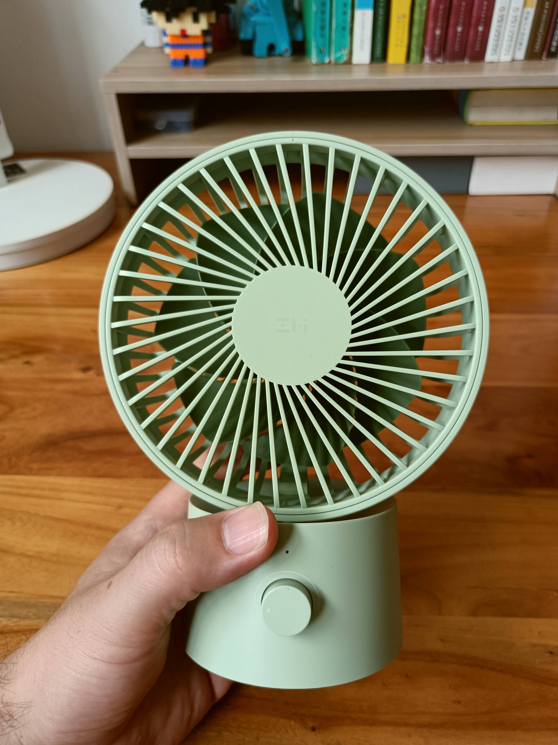 zmi紫米桌面风扇带给你专属小清凉