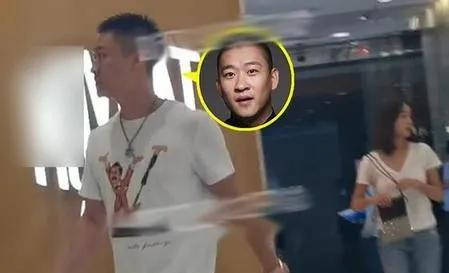 相声馆赔钱到倒闭,直播卖酒满屏尴尬,事业不行他投身爱情?