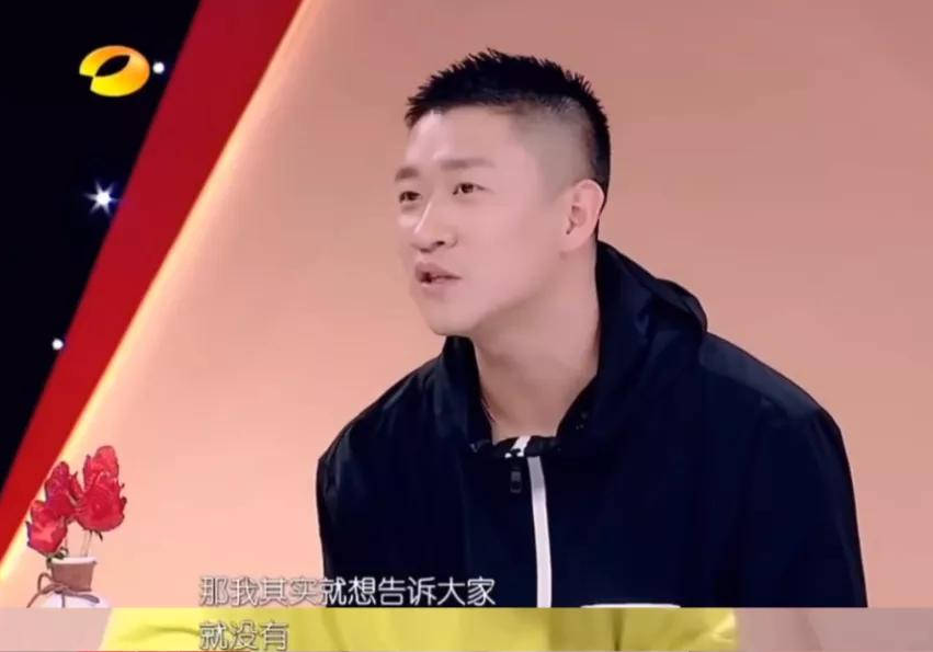 相声馆赔钱到倒闭,直播卖酒满屏尴尬,事业不行他投身爱情?