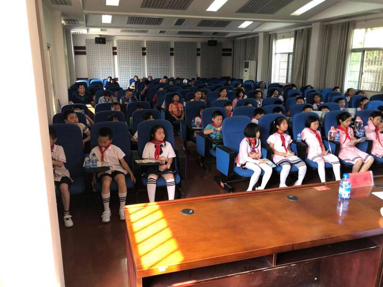 镇党委政府组织禁毒办,平安办,司法所,派出所工作人员,梦溪镇中桥小学