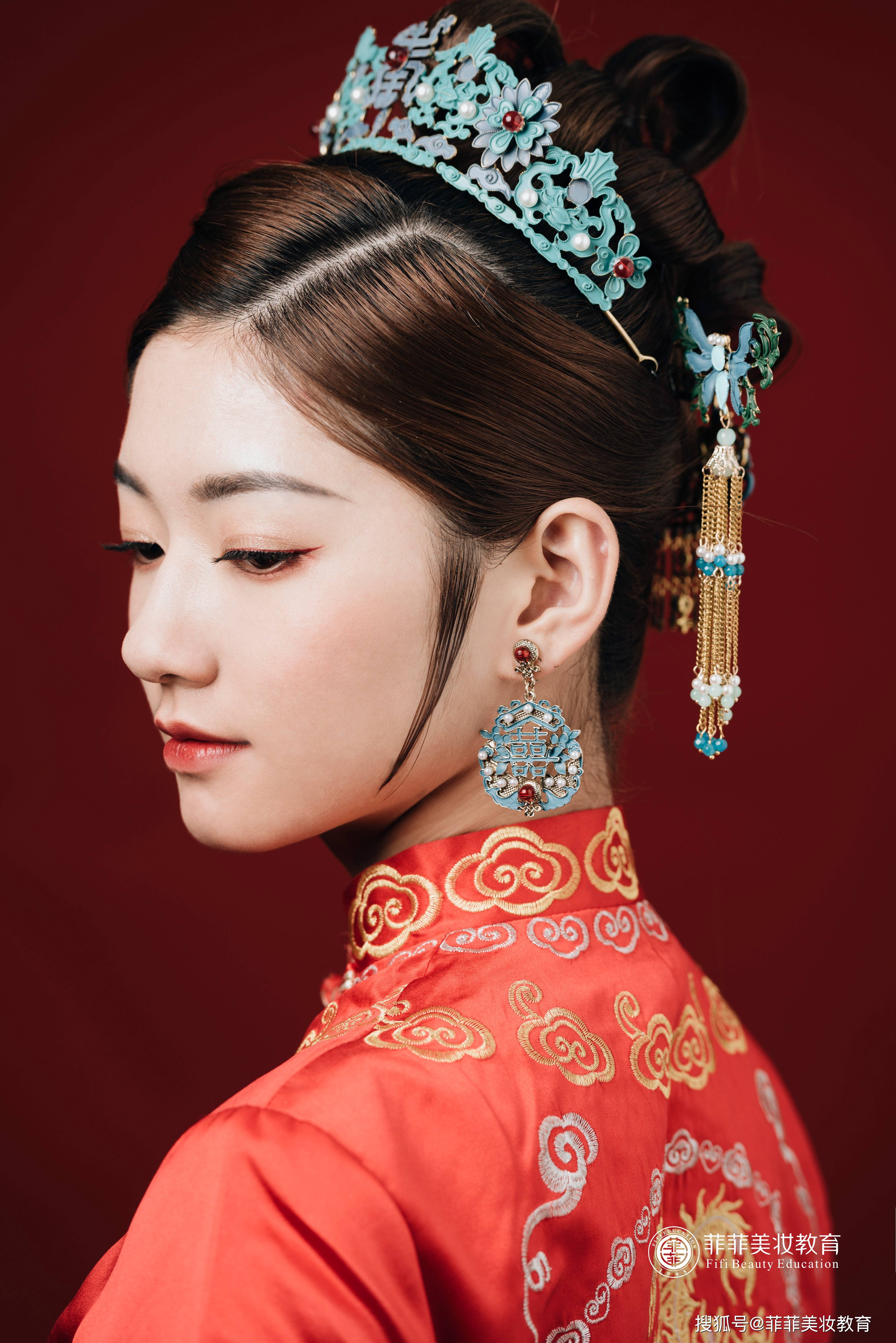 东方古典中式新娘妆造一袭红衣风华绝代
