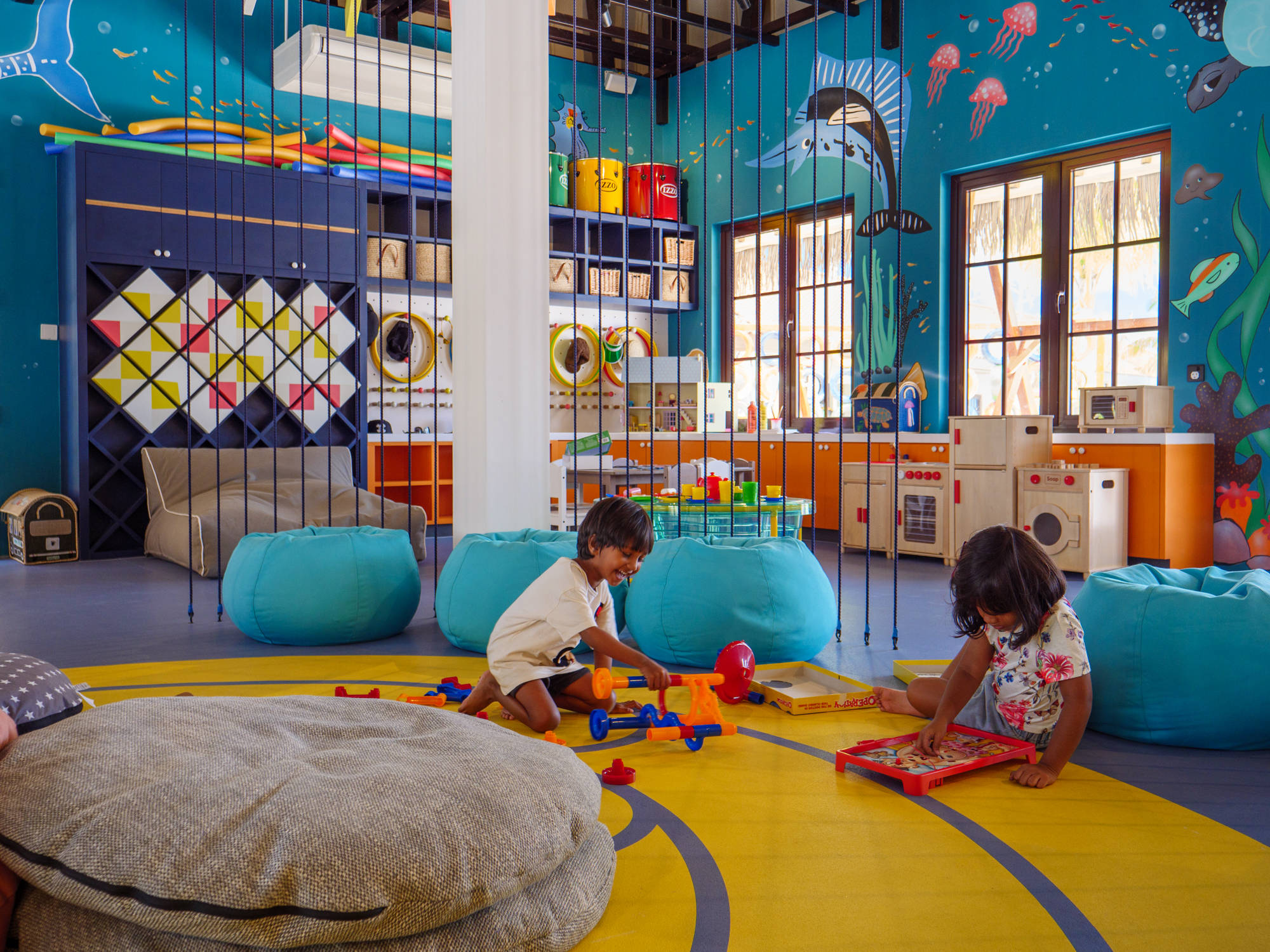 koimalaampmaalimis儿童海滩活动中心让家庭成员各得其乐