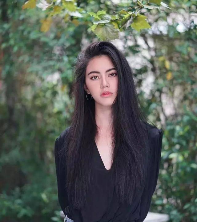 好身材|泰国第一神颜太会玩，内衣外穿玩起“欲女风”，配皮裙美出新高度