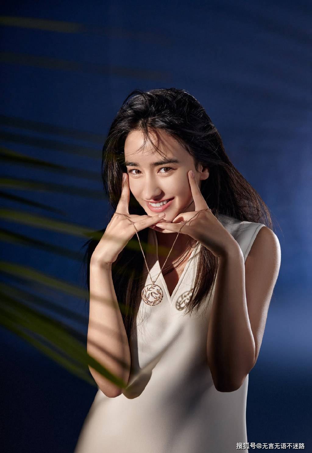 18岁傣族少女李宛妲性感迷人裙装系列穿搭