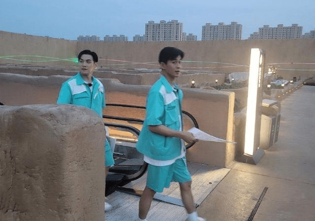 因为|吴奇隆录制综艺节目，意外暴露身高，网友：没电视上那么好看