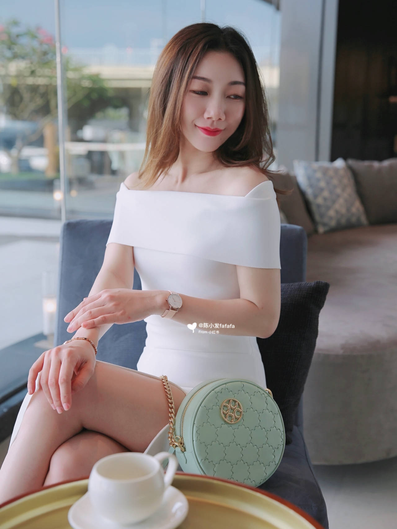 ootd|好天气自带阳光滤镜，搭配ORANGE CUBE薄荷绿色圆形包邂逅夏日浪漫
