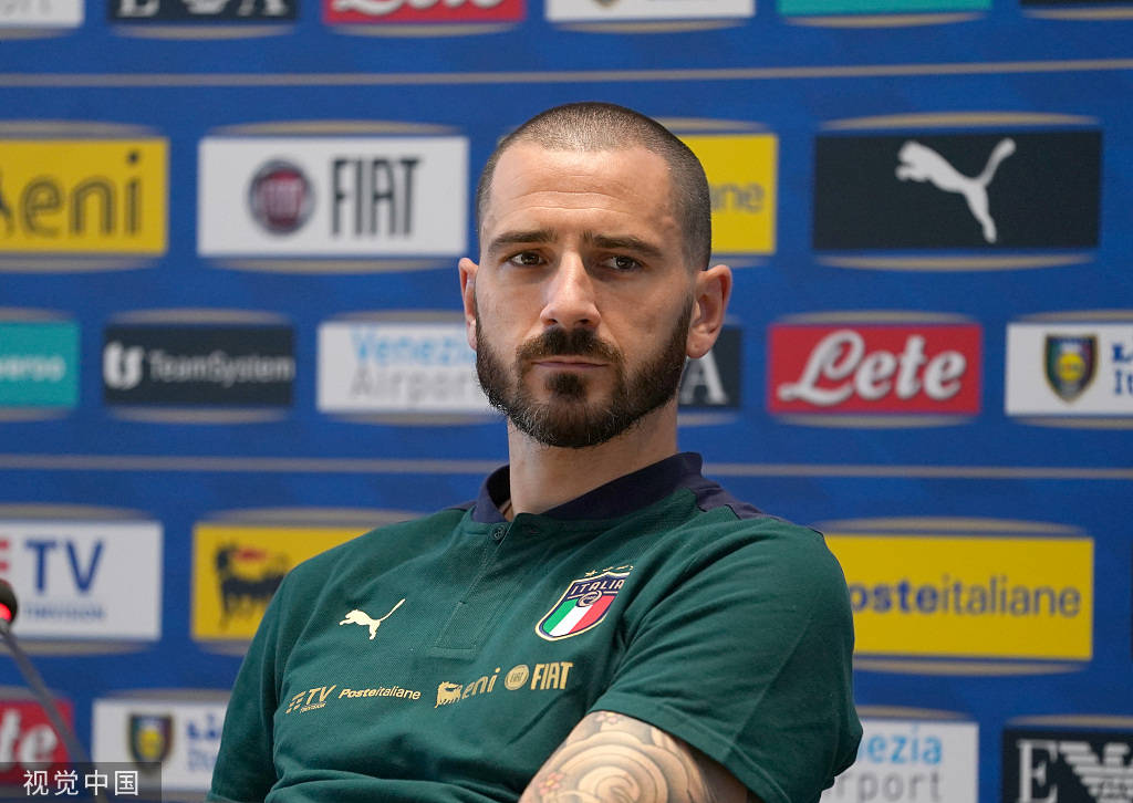 高清图:意大利赛前发布会 博努奇出席侃侃而谈