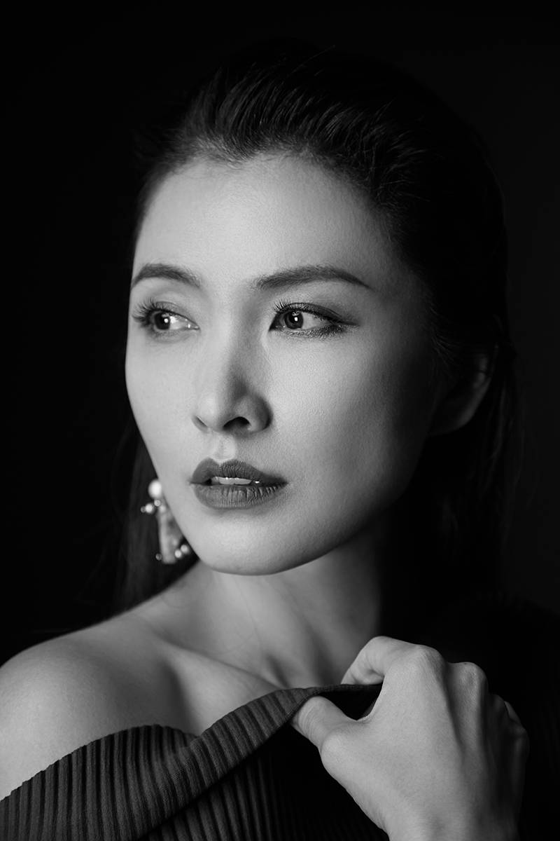 徐洁儿人像大片曝光 优雅质感张力十足