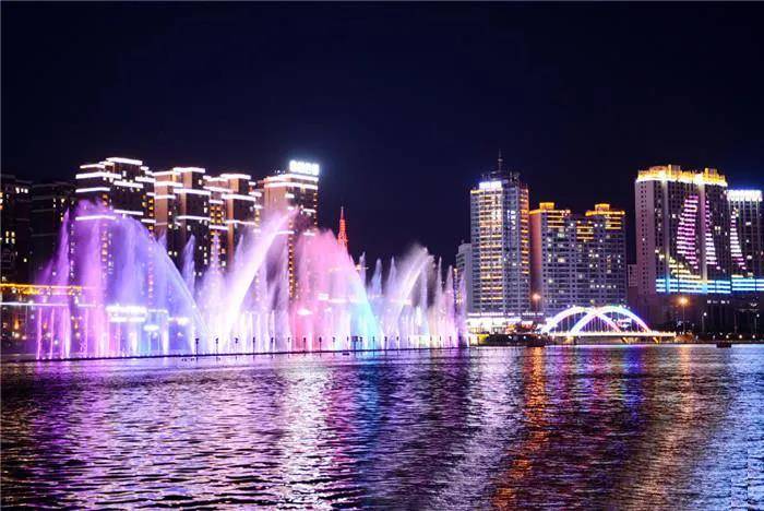美爆！延吉布尔哈通河音乐喷泉每晚播放两场啦!