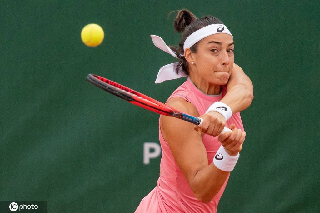 2021年wta洛桑赛女单首轮:卡罗琳-加西亚获胜