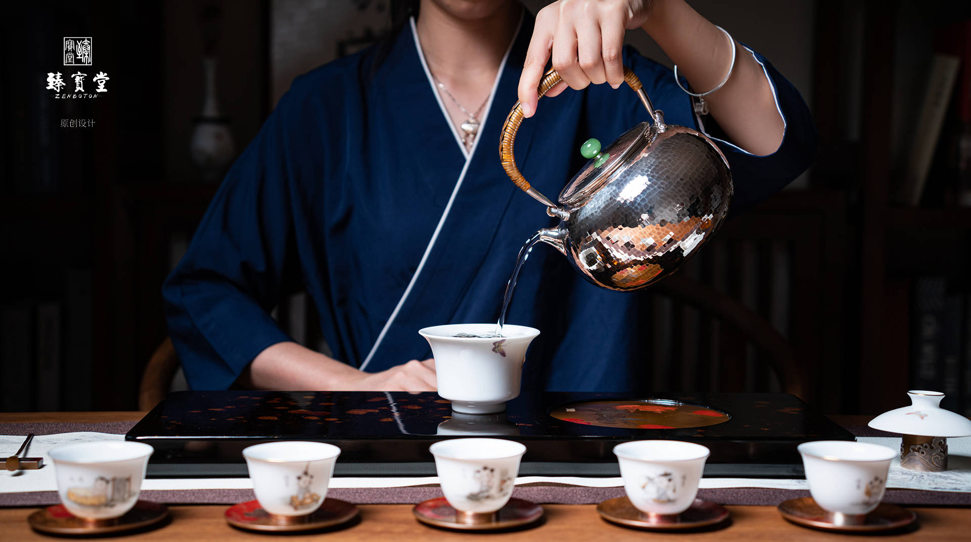 理想感江上清风，览山间明月，以平静开阔的心境淡然处世