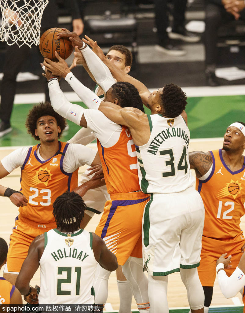 组图:雄鹿胜太阳 字母哥补篮暴力隔扣势不可挡