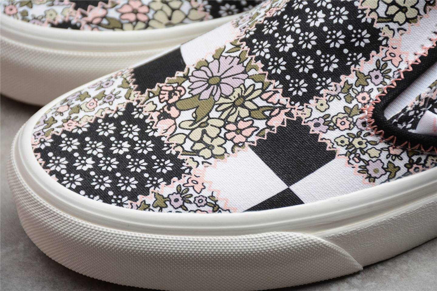 色调|万斯小碎花 Vans Classic Slip-on 黑白粉拼接一脚蹬帆布鞋